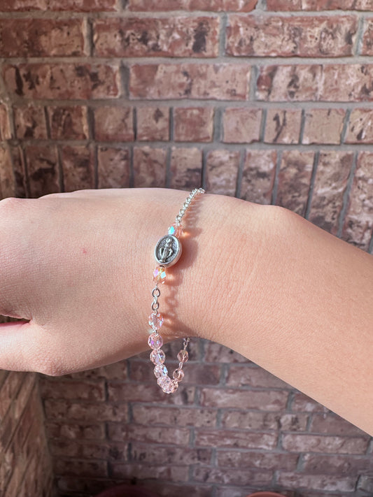 Hermosa Pulsera de perlas de semi-cristal pequeña medalla milagrosa