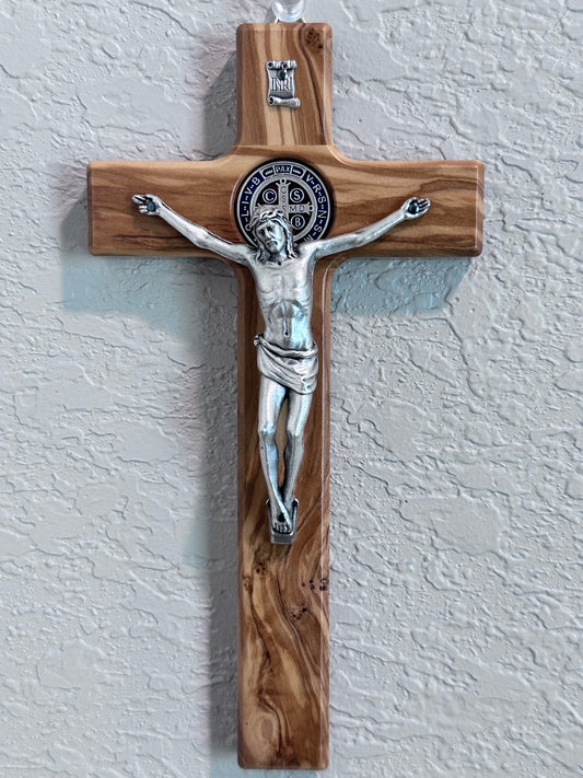 Crucifijo San Benito Madera De Olivo Marrón