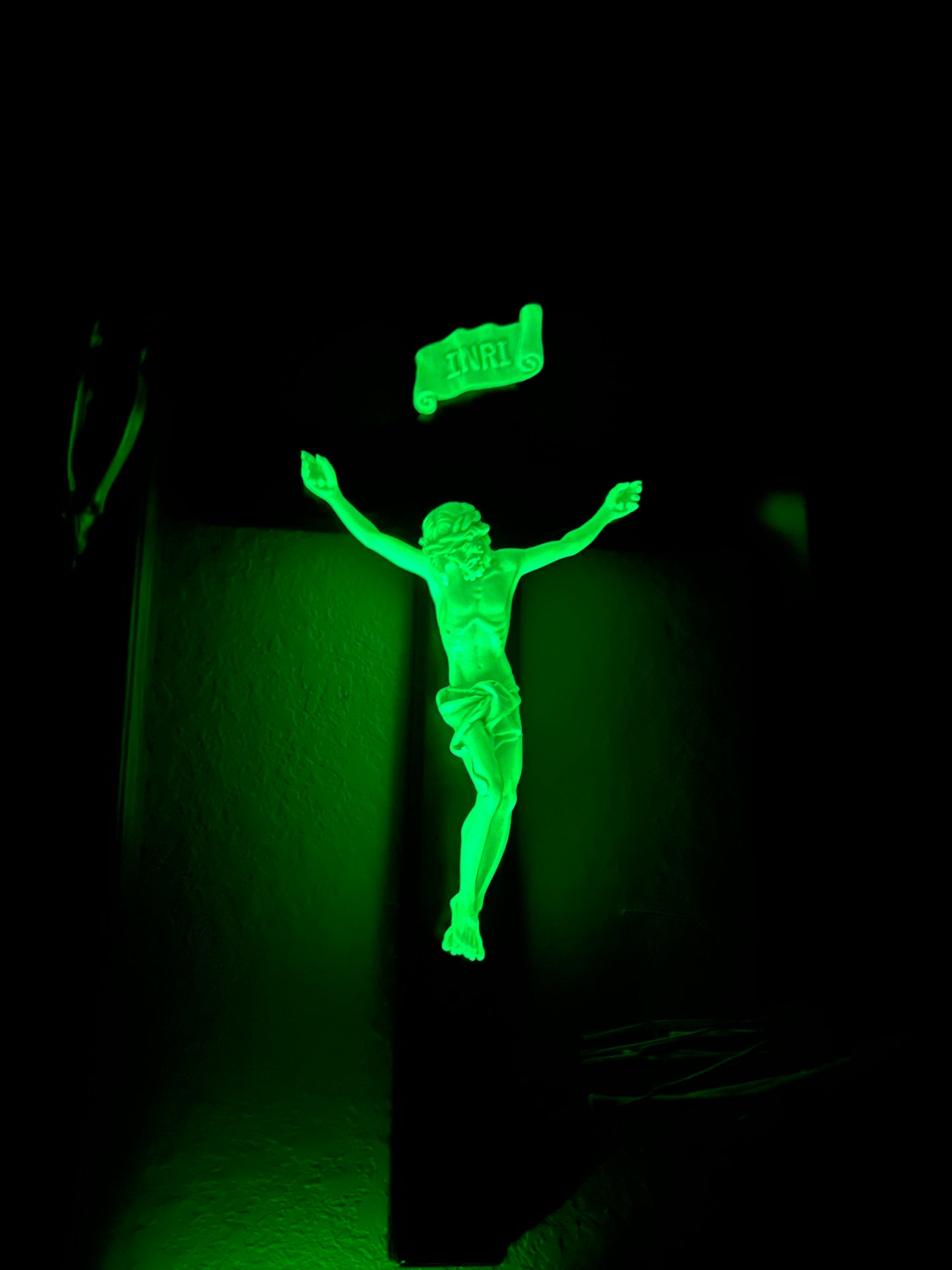 Crucifijo de madera de abedul con imagen fluorescente 18,5 x 10,3 pulgadas