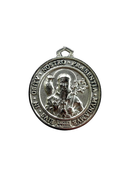 Medalla de San Benito Tono Plata – 1.5 Pulgadas (Abbazia di San Benedetto in Monte, Norcia)