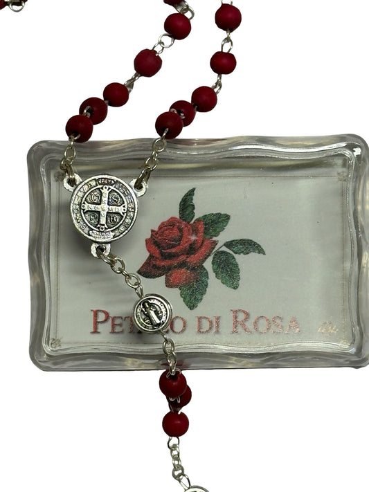 Rosario con grani di legno e medaglia di San Benedetto al profumo di rosa