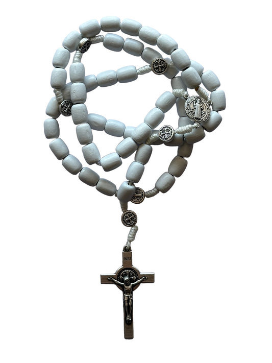 Rosario di San Benedetto in legno bianco