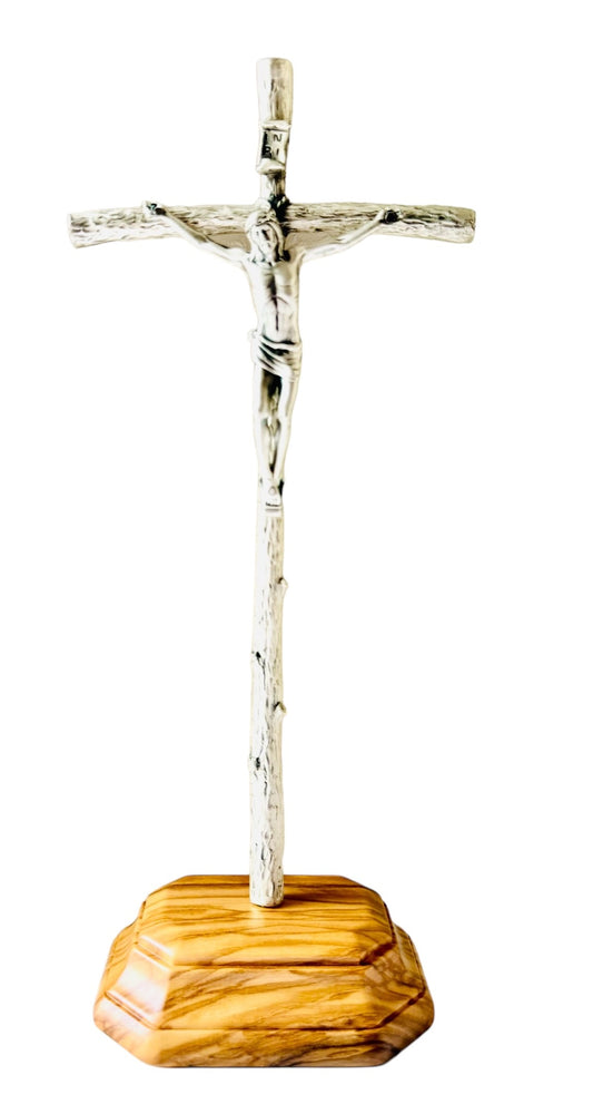 Crucifijo de metal con base de madera de olivo 11,5 x 4,5 pulgadas