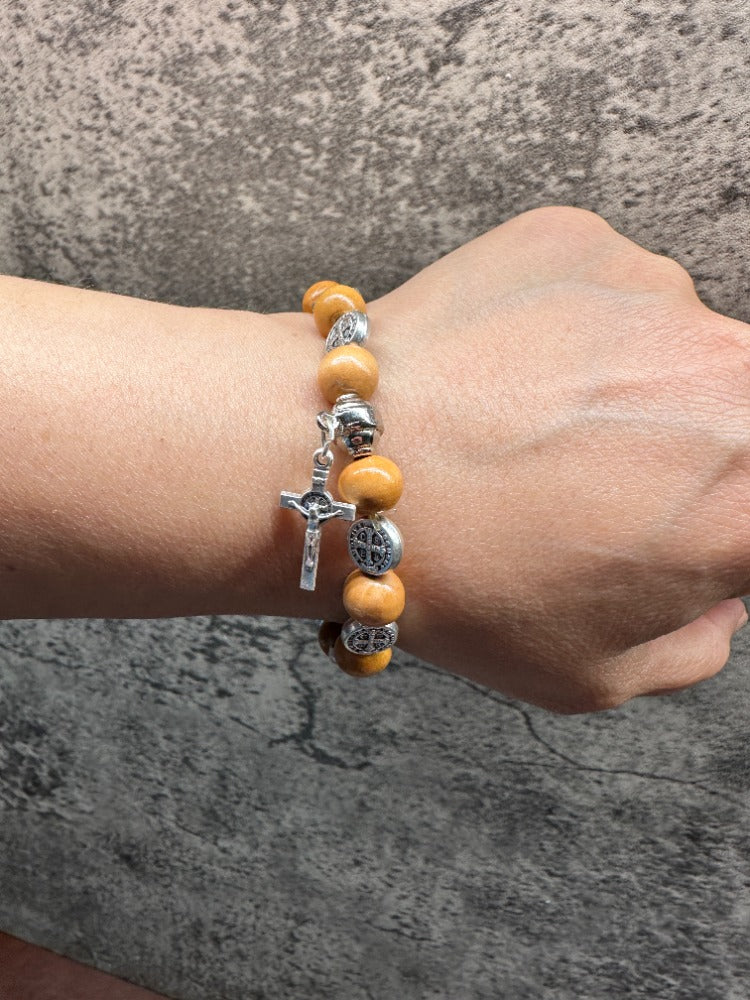 Rosario a bracciale elastico San Benedetto Grano legno 8 mm