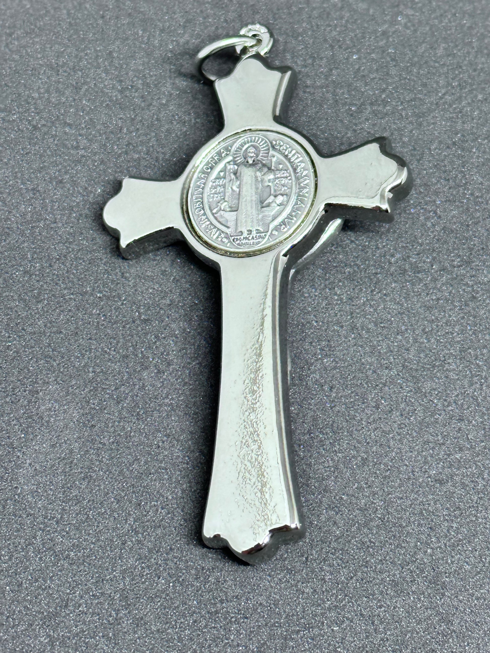 Cruz San Benito Metal Plata – San Benedetto Collections LLC.