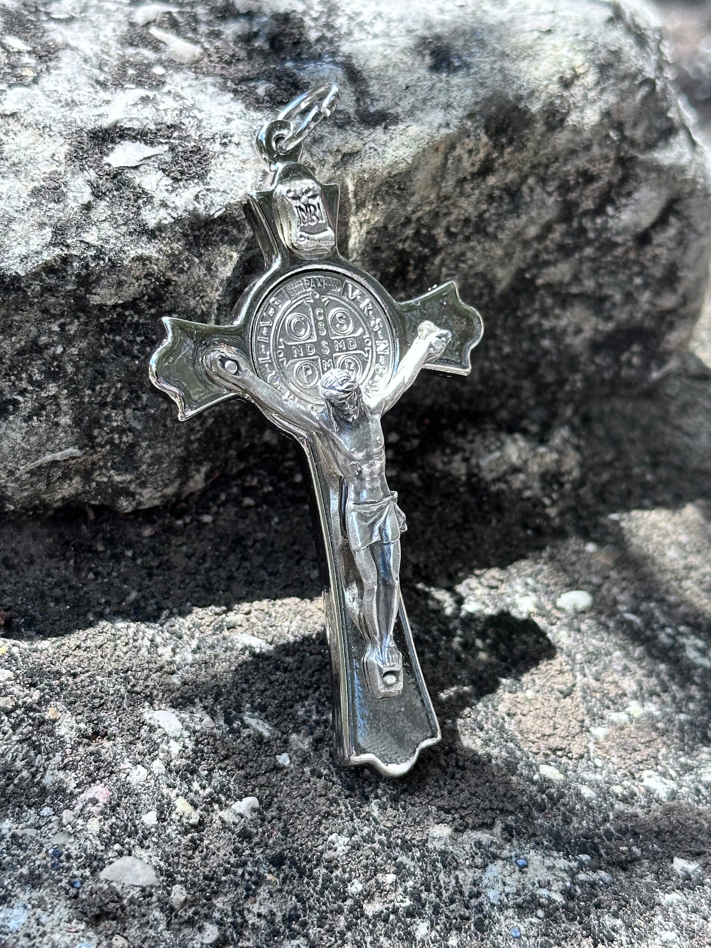 Croce di San Benedetto in metallo argentato