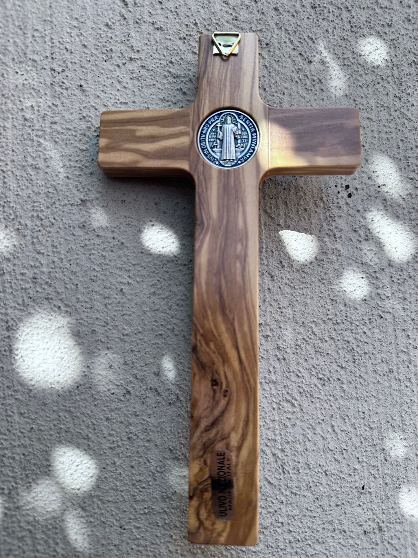Crocifisso San Benedetto in legno d'ulivo marrone