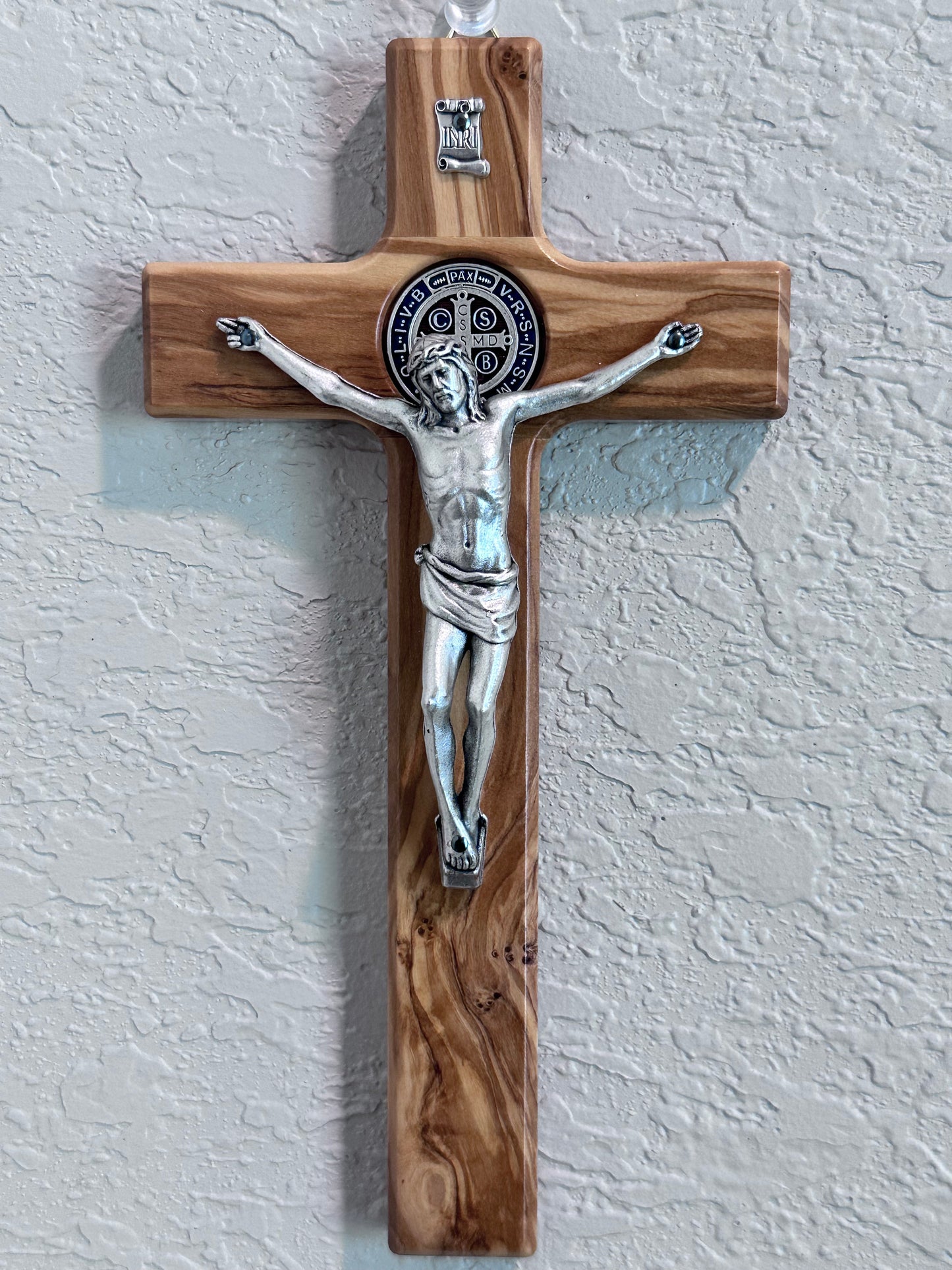 Crocifisso San Benedetto in legno d'ulivo marrone