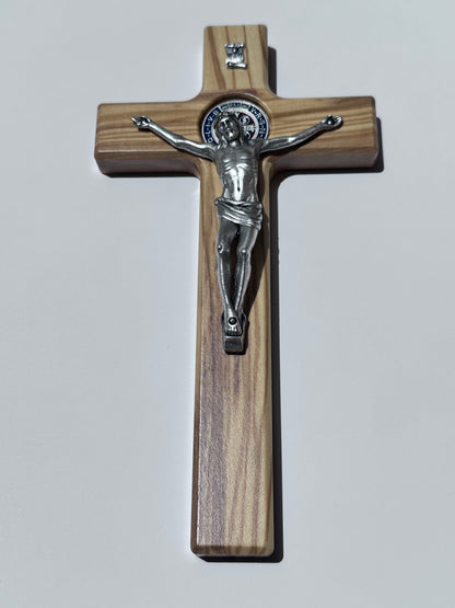 Crocifisso di San Benedetto in legno d'Ulivo