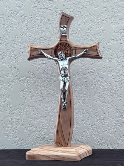 Crucifijo de San Benito de Madera de Olivo