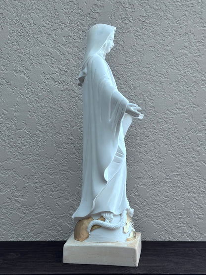 Estatua de la Virgen Milagrosa de resina de color blanco de 11,8 pulgadas