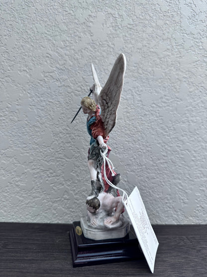 Estatua de San Miguel Arcángel hecha de polvo de mármol, tamaño 8,6 pulgadas