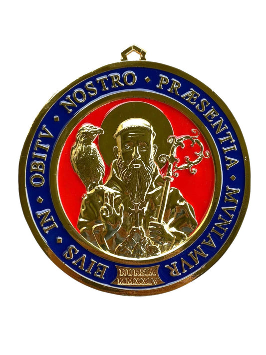 Medallón de San Benito de metal dorado con detalles en azul y rojo – 15.24 cm – 0.53 kg Abbazia di San Benedetto in Monte, Norcia