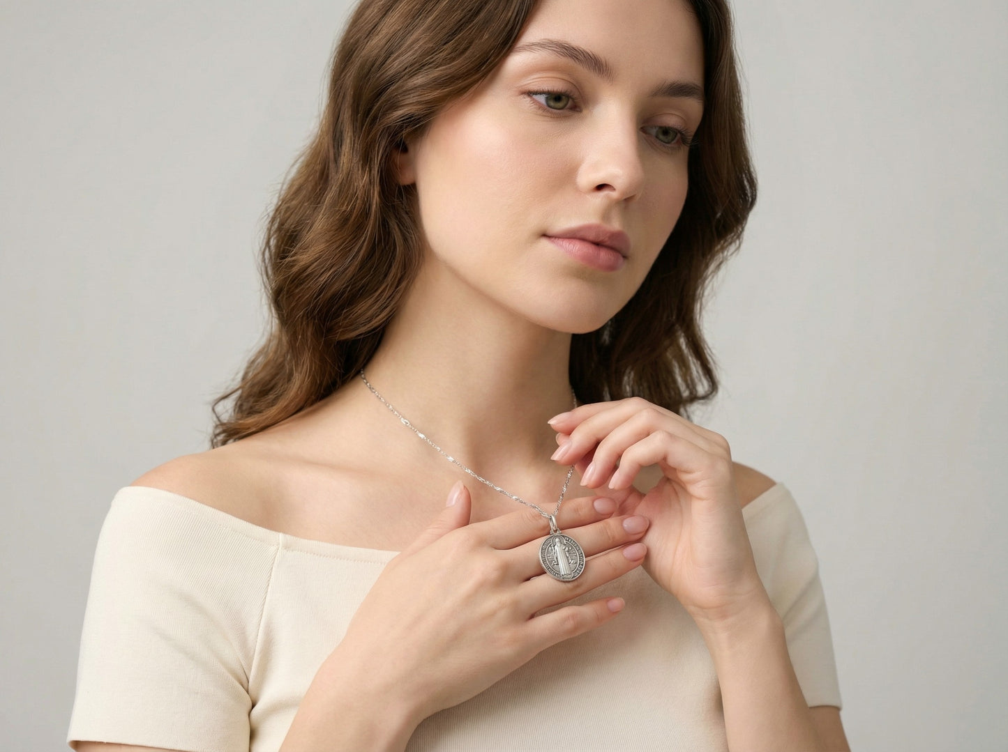 Medaglia coniata di San Benedetto in argento 925 con catena in argento 925