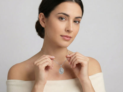 Medaglia Miracolosa in Argento 925 con Strass e Catena da 19 pollici