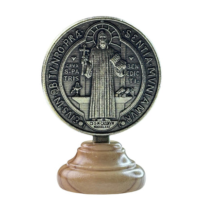 Medaglia di San Benedetto con base in legno d'ulivo