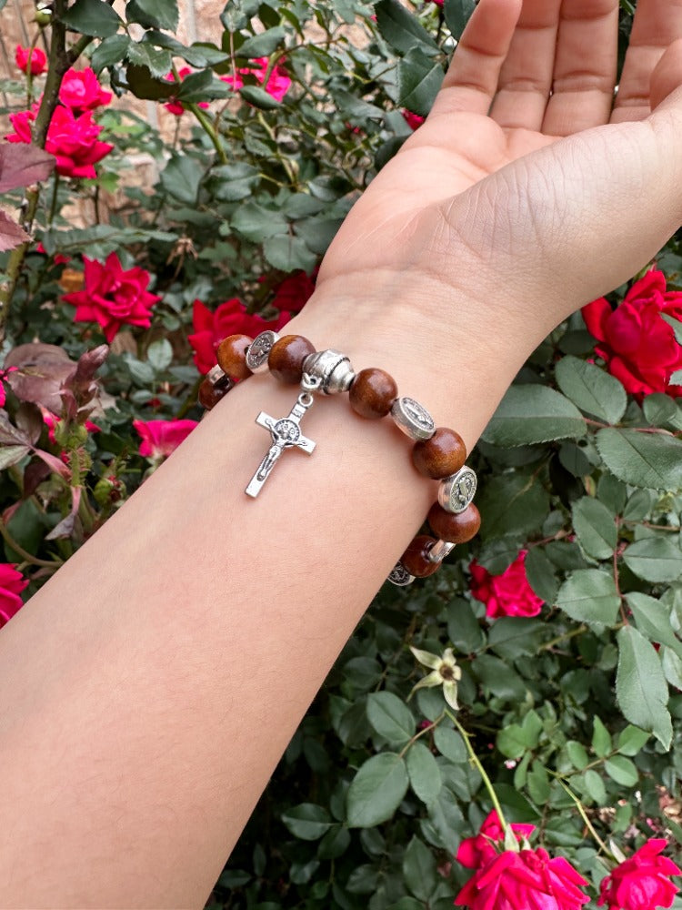 Pulsera Rosario Elástica San Benito Grano de Madera 8 mm