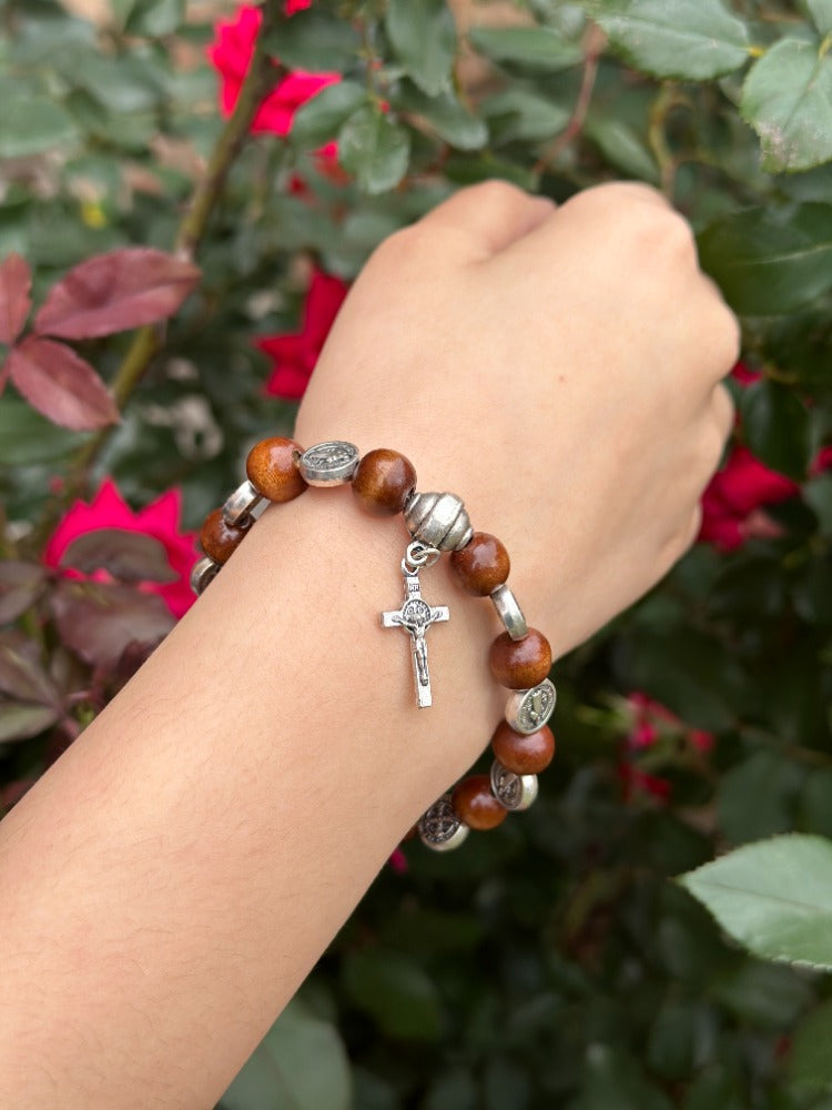 Pulsera Rosario Elástica San Benito Grano de Madera 8 mm